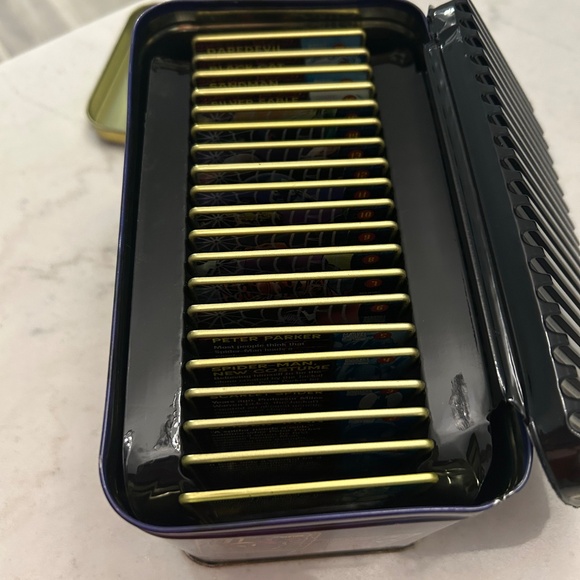 1996 Marvel Spider-Man Limited Edition Metallic Impressions Collector Cards Tin - Picture 3 of 3